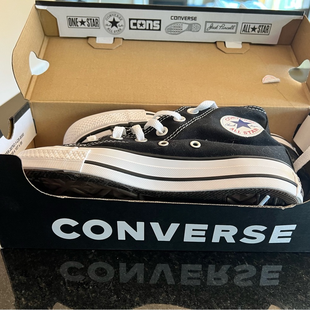 Womens Converse Hightop Shoes - Size 6.5